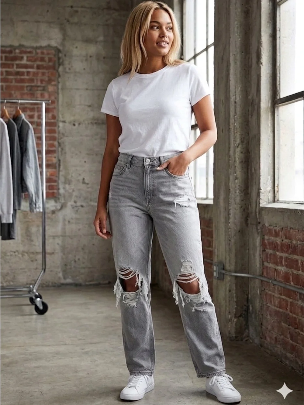 AE American Eagle Womens 10 Regular Mom Jeans Gray Distressed Ripped Denim 30